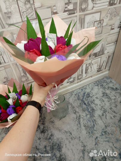 Букет из гофрированной бумаги с конфетами