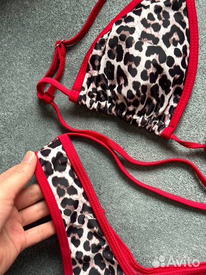 Стильные и яркие купальники