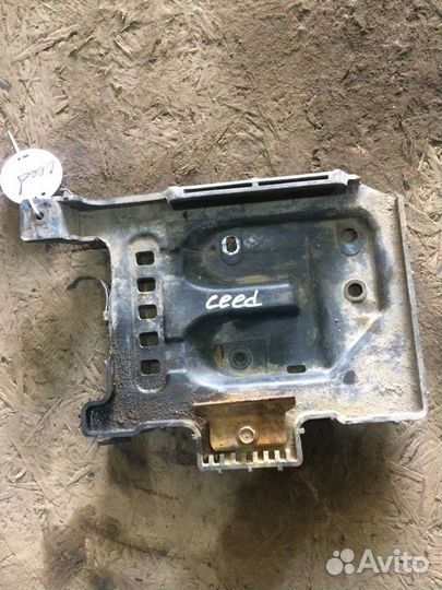 Площадка акб Kia Ceed 1