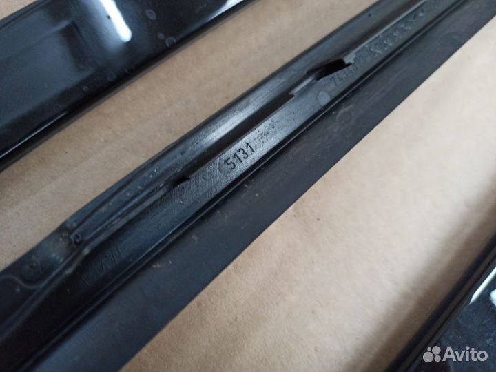 Водосток лобового стекла левый BMW X7 G07