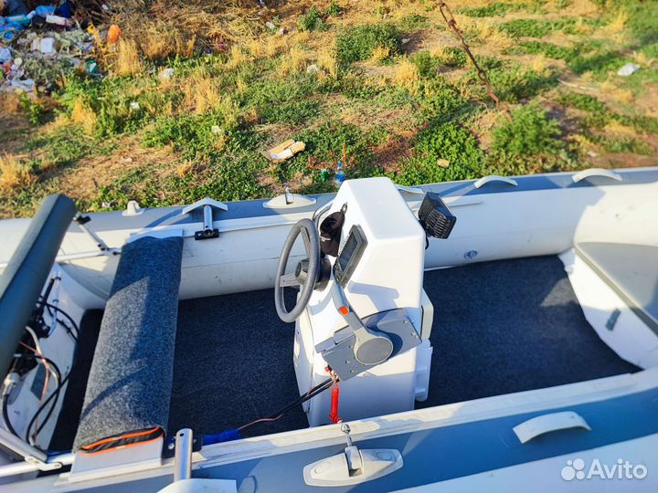 Лодка с мотором