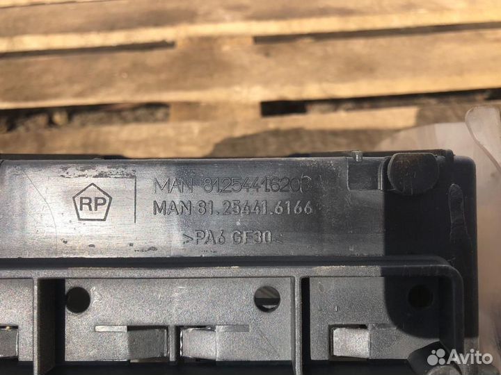 81254416203 Кронштейн электронных блоков Man