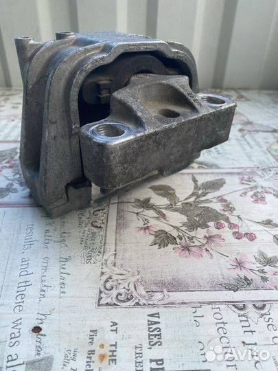 Опора двигателя VAG 1K0 199 262 AJ