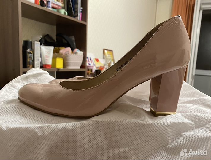 Туфли лаковые бежевые 40 размер