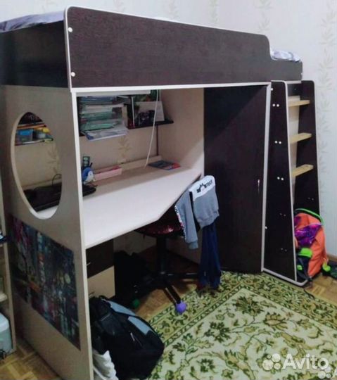 Детская кровать чердак со столом и шкафом бу