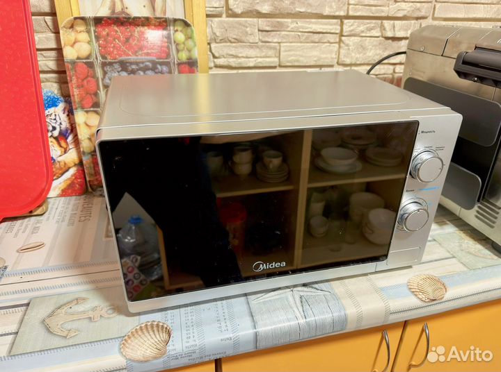 Микроволновая печь Midea MM720C4E-S