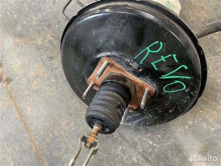 Вакуумный усилитель Toyota Hilux Pick Up 2015-2020