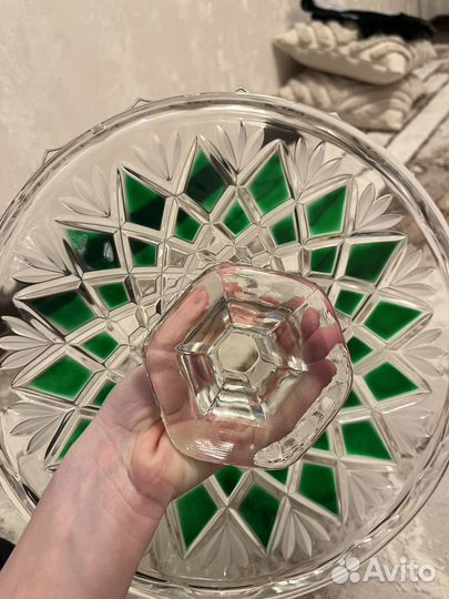 Тортница на ножке