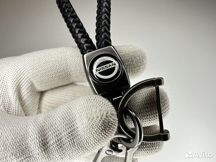 Брелок Nissan поводок