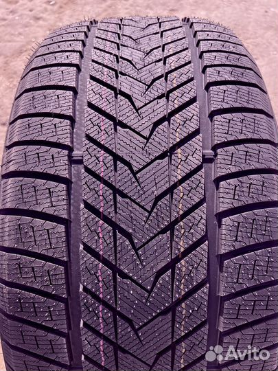 Sonix WinterXPro 999 275/50 R21 147U