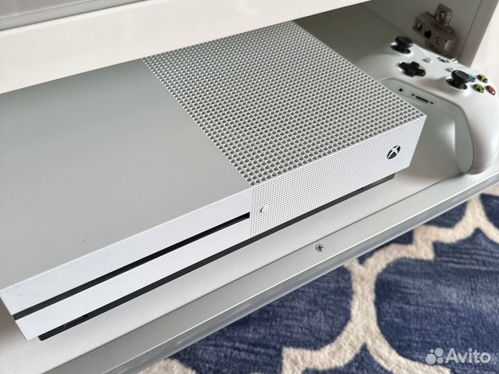 Xbox one S 1tb + 2 джойстик в упак
