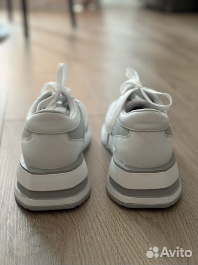 Кроссовки, спортивные туфли