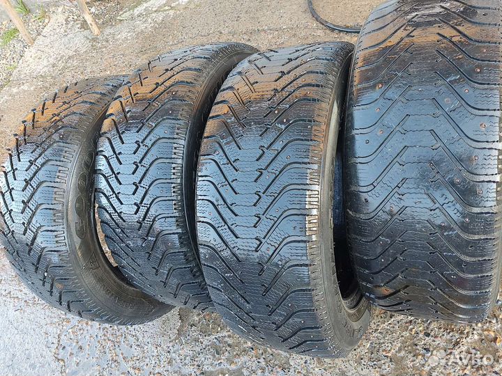 Goodyear UltraGrip 500 255/55 R18