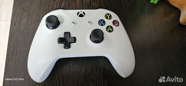 Xbox one s 2 геймпада 1tb