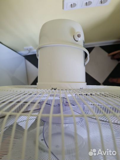 Вентилятор Electrolux EFF-1006 белый напольный