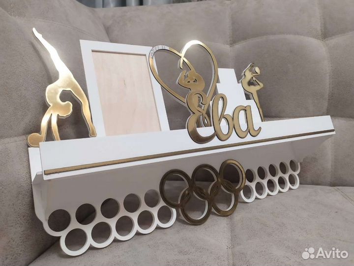 Медальница с полкой