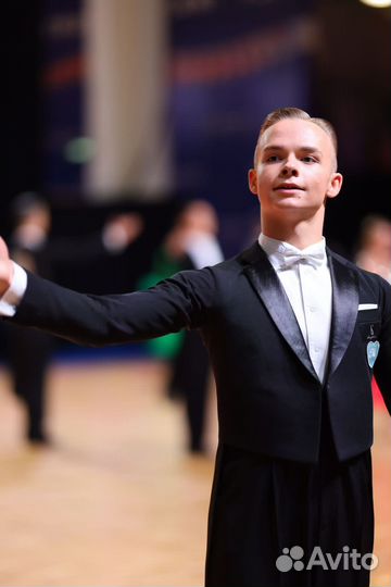 Тренер по бальным танцам