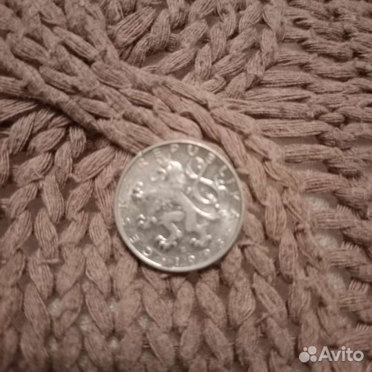 Коллекционные зарубежные монеты. Листайте карусель