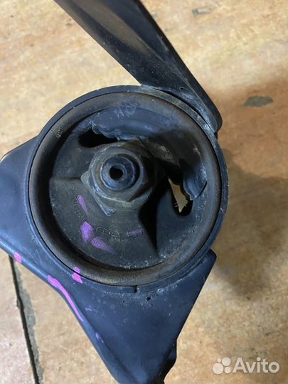 Подушка двигателя