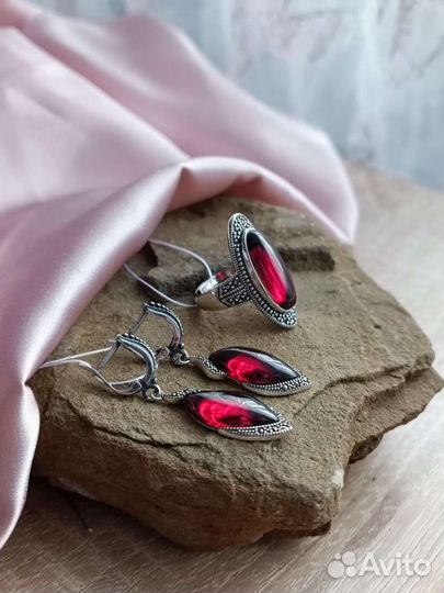Серьги и кольцо с гранатом
