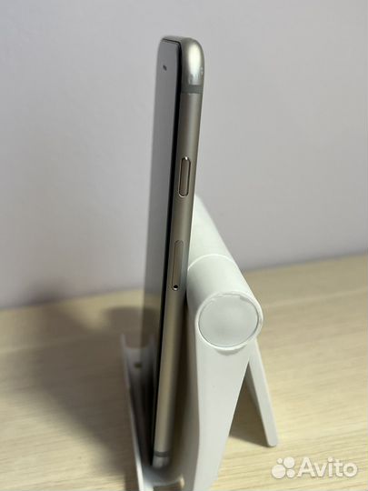 Телефон iPhone 6s