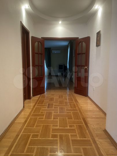 4-к. квартира, 160 м², 9/10 эт.
