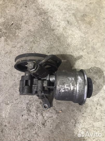 Насос гидроусилителя руля на toyota vitz SCP10
