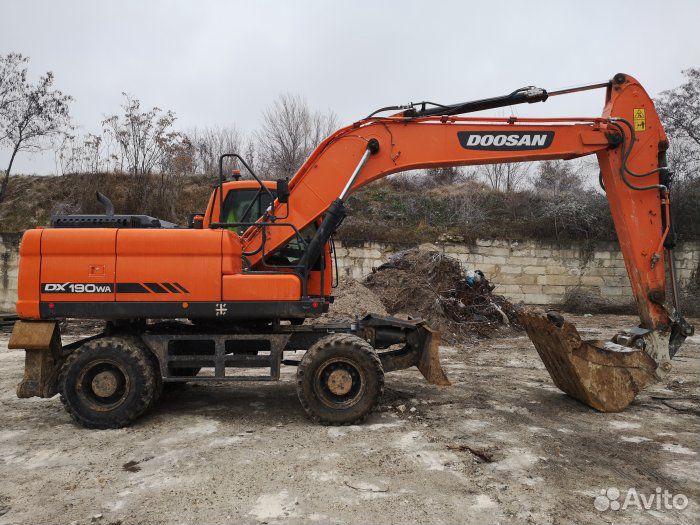 Стекло дверное нижнее для Doosan DX 190