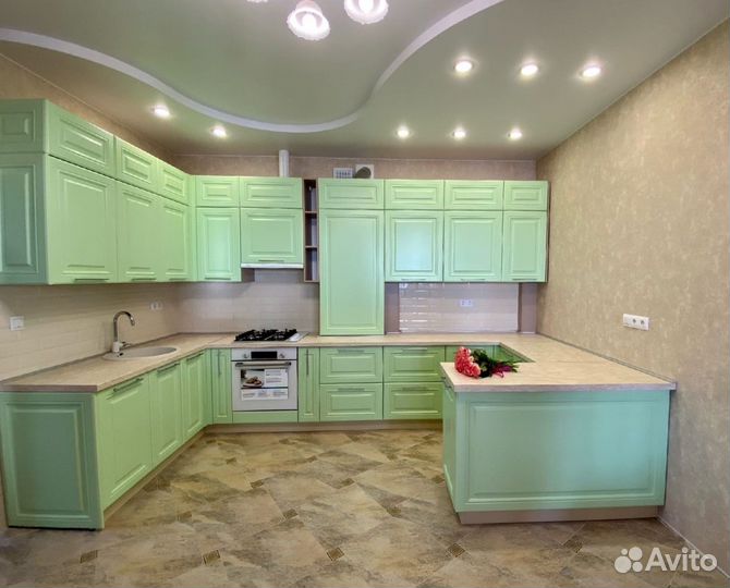 Кухня на заказ под потолок в Новосибирске