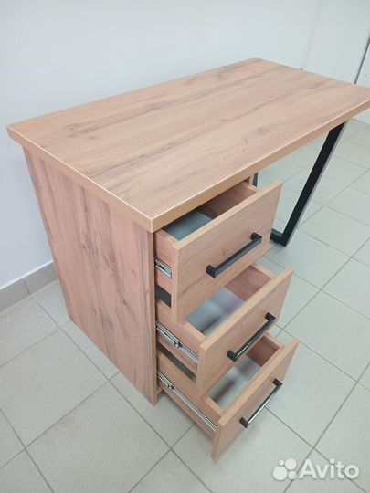 Стол в стиле Лофт