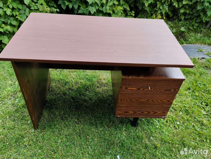 Письменный стол