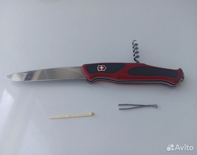 Швейцарский нож Victorinox RangerGrip 52