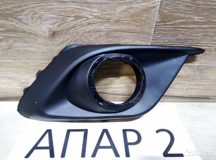 Окантовка противотуманной фары правая Mazda 3
