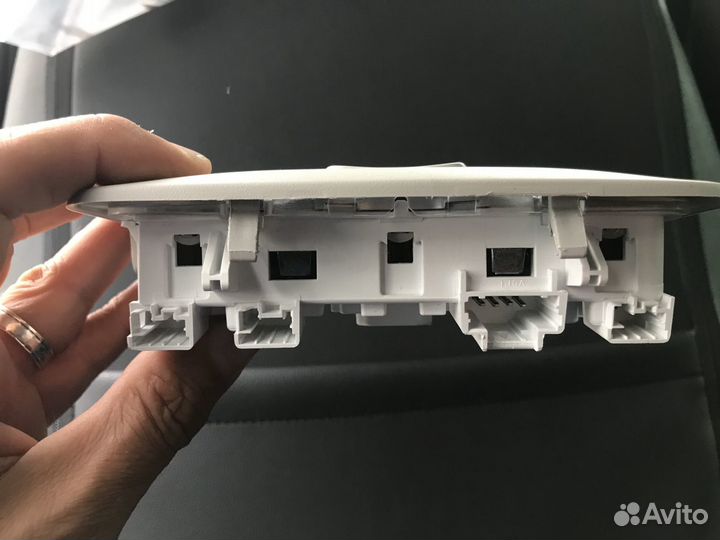 Плафон освещения салона Пежо Травеллер