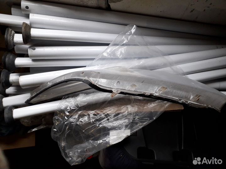 Стекло правой фары Chevrolet Cruze