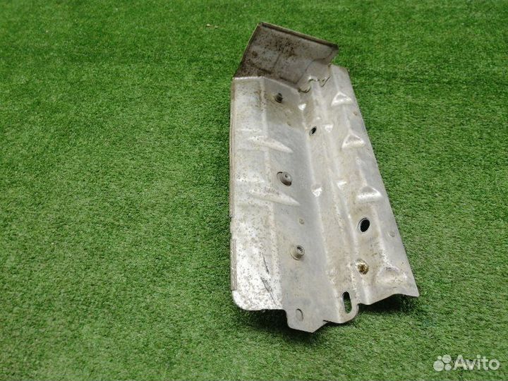 Экран тепловой Audi Q3 8UB cczc 2013