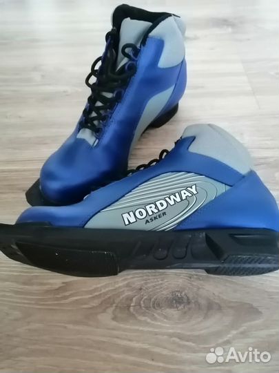 Лыжные ботинки