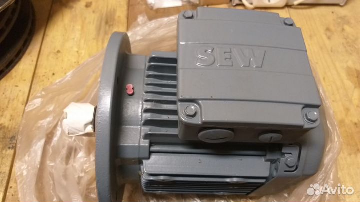 Двигатель drs80s4be1/FG/TH Sew-Eurodrive