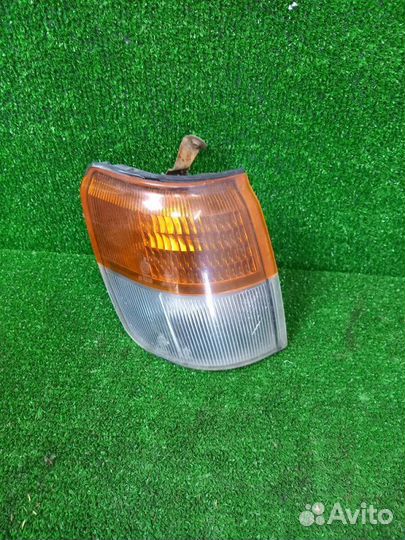 Поворотник передний правый Mitsubishi Pajero V46W