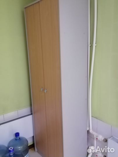 Стол офисный, шкаф