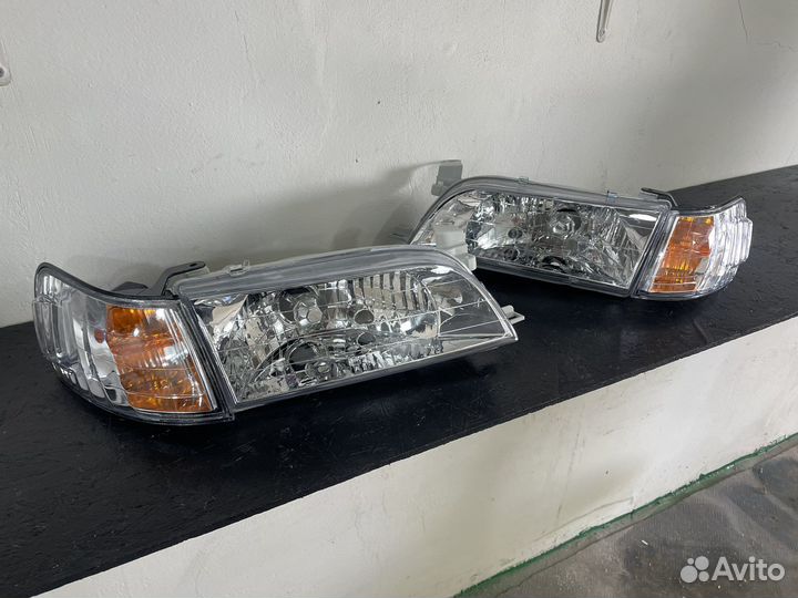 Новый комплект фар Corolla ae100-104