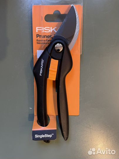 Секатор fiskars SingleStep P26 1000567 черный