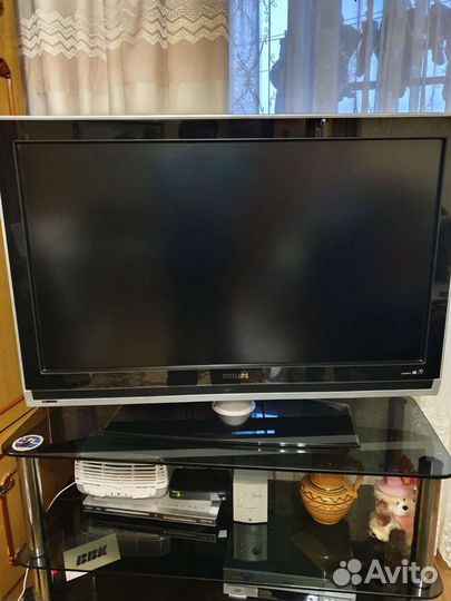 Телевизор Philips диагональ 42, ширина 1 м
