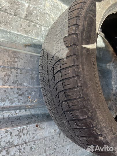Michelin X-Ice XI3 245/45 R17 99M