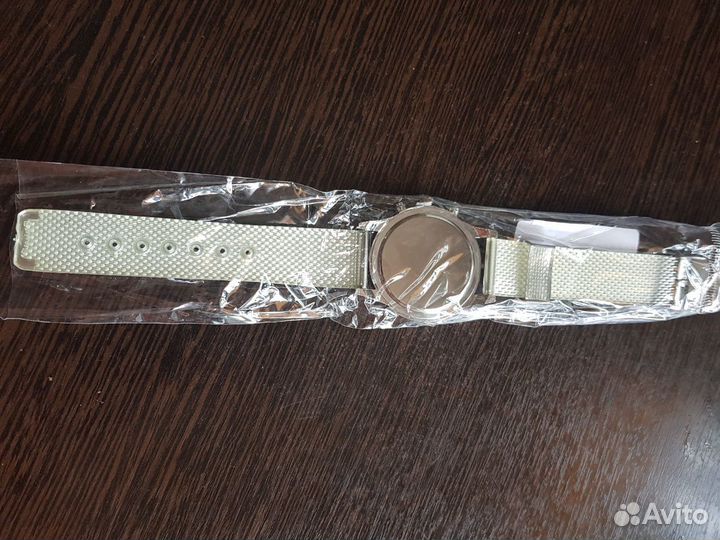 Часы кварцевые новые