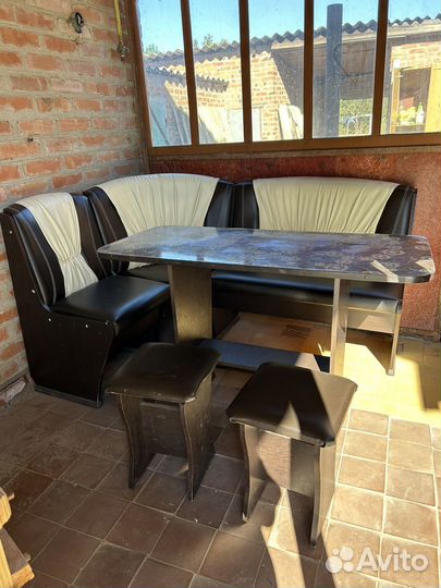 Продаю кухонный уголок, автолюльку, детскую горку