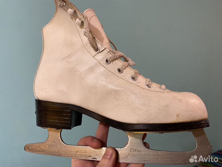 Женские фигурные коньки 37 размер