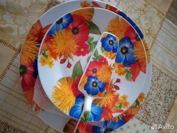 Тортовница. Набор тарелок. Новые