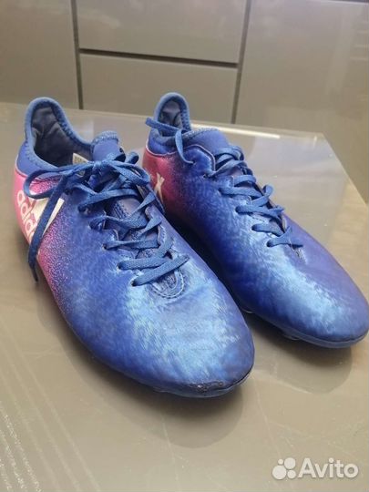 Футбольные бутсы adidas