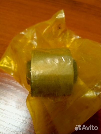 Правый переднийсаленблок заднегоредуктора